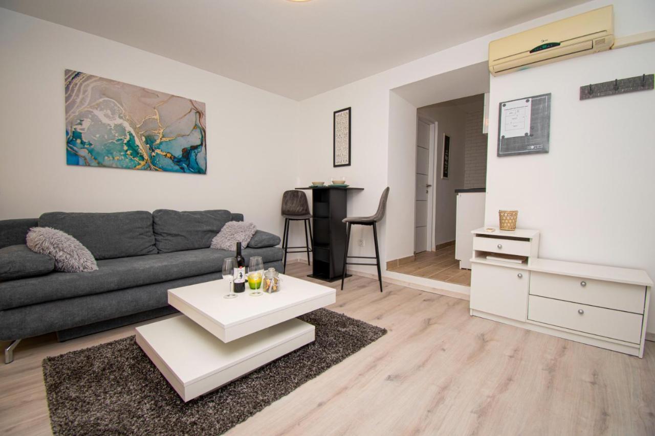 Oasis Apartment Pula Buitenkant foto