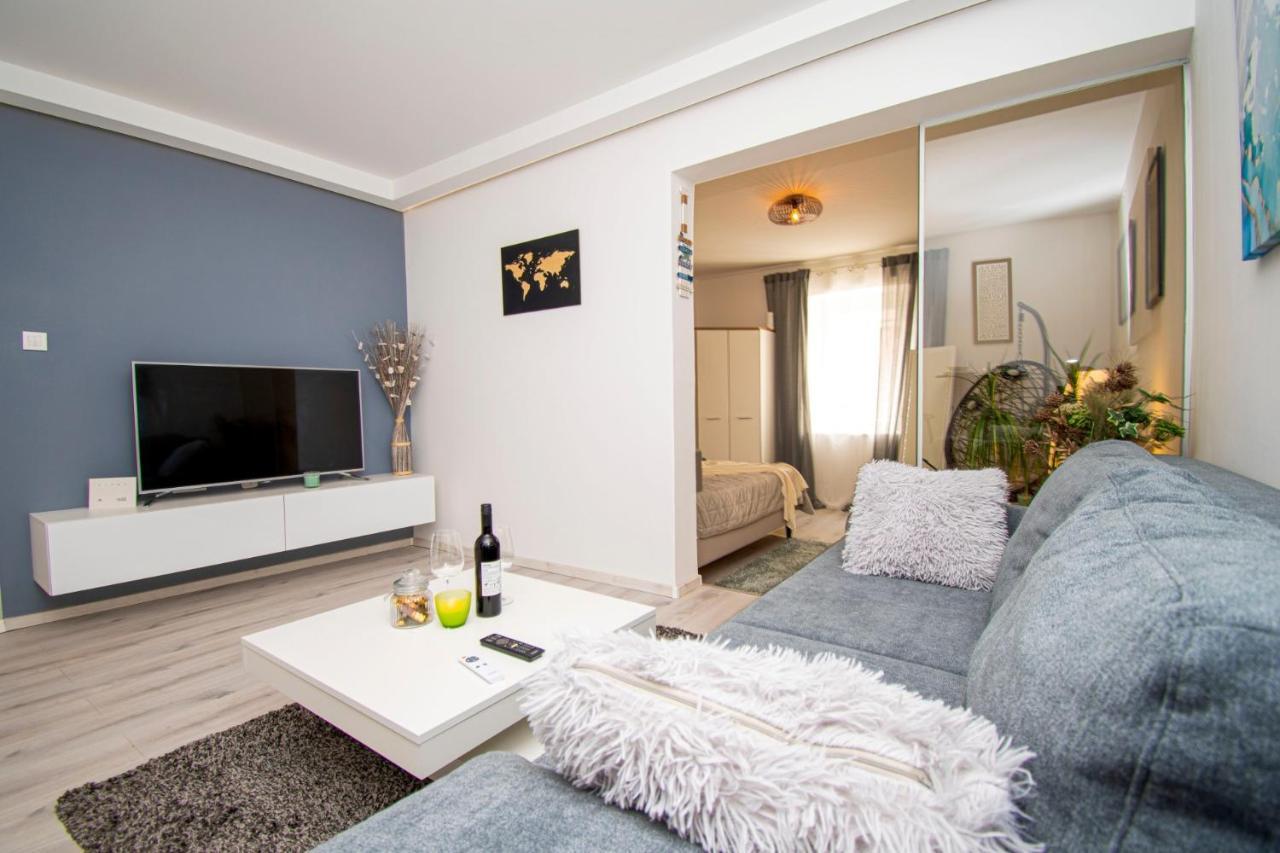 Oasis Apartment Pula Buitenkant foto